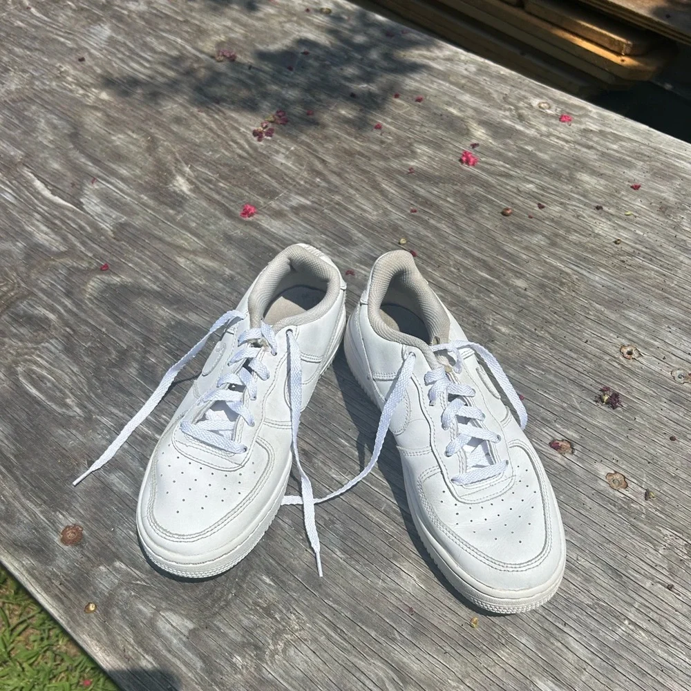 Air Force ones size 5.5 y white Nike air